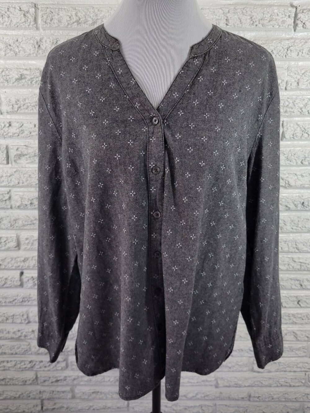 Basic Editions Women XL Gray Top V-Neck 100% Cotton Long Sleeve Button GRA16E